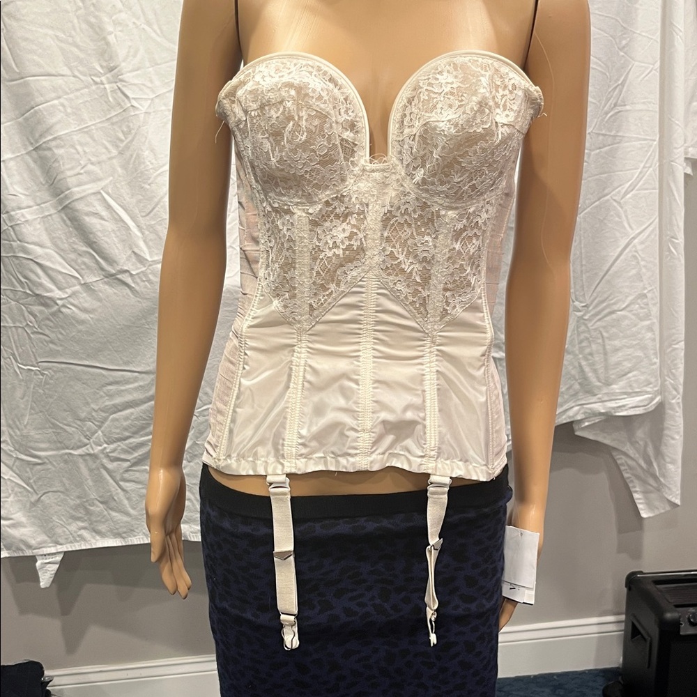 1960’s vintage Elegant Lace Bustier Corset in Cream
